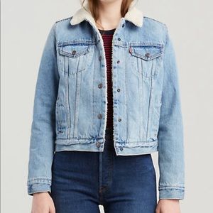 Levi’s Sherpa trucker jacket NWOT